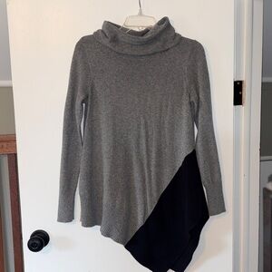 STYLUS Two-Tone Gray and Black Turtleneck Sweater